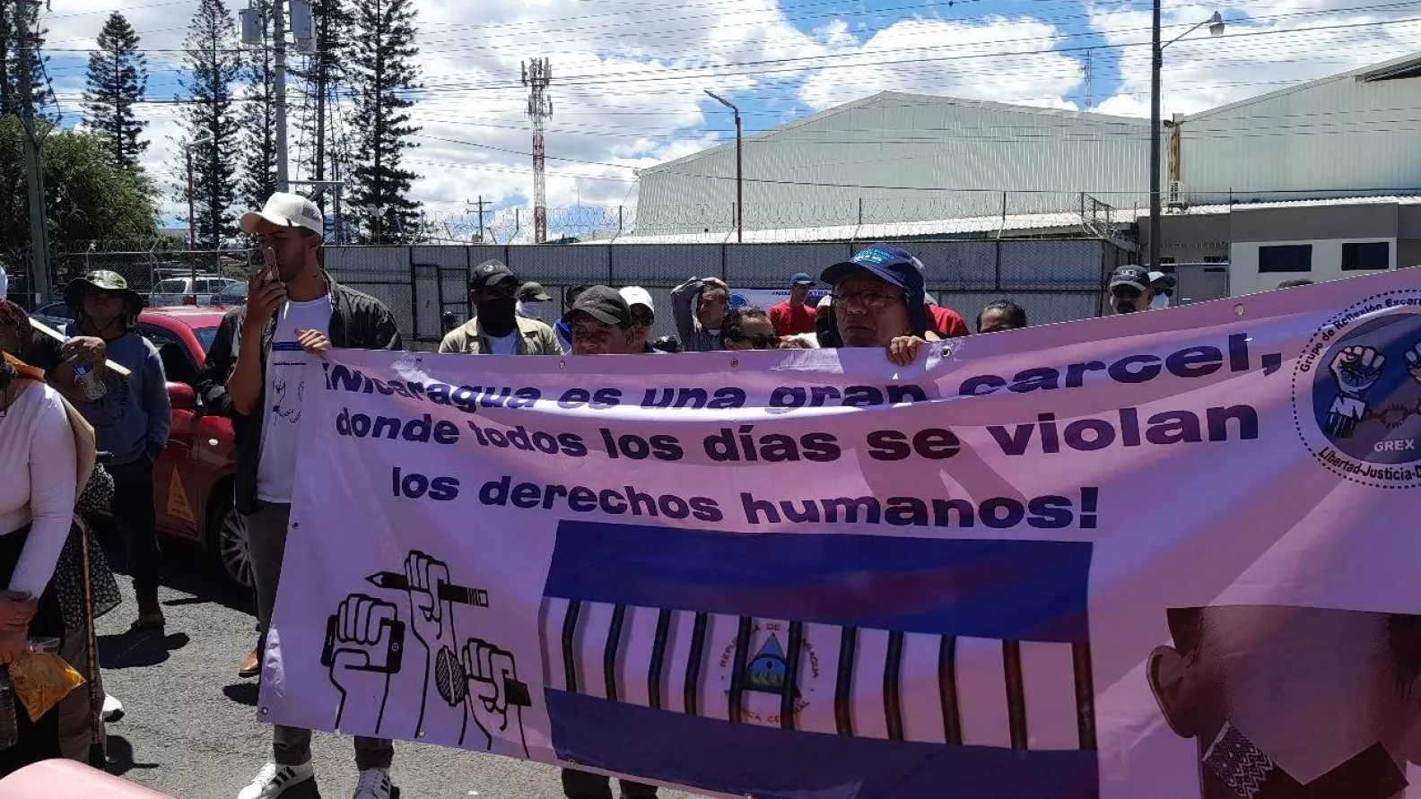 Manifestantes GREX - Nicaragua es una gran cárcel, donde cada día se violan los derechos humanos